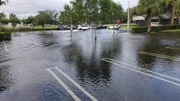 2020 Land Rover Defender taking on Tropical Storm Eta flood waters!